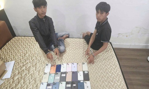 Hai anh em ruột 'cuỗm' 27 chiếc iPhone, chạy từ Đà Nẵng ra Huế vẫn không thoát
