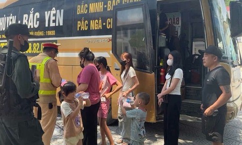 Xe khách 19 chỗ 'nhồi' 67 người, dự kiến phạt 124,5 triệu đồng