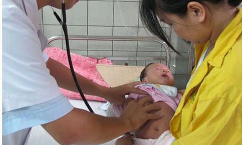 Viêm mũi họng ở trẻ mùa tựu trường: Cha mẹ cần làm gì để phòng bệnh?