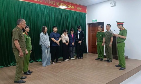 Đóng giả bác sĩ, dọa có bệnh để 'dụ' chị em đi chăm sóc 'vùng kín'