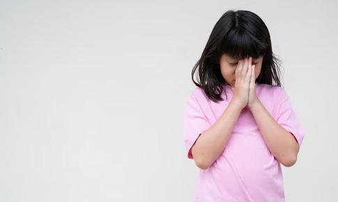 Dậy thì muộn: Trẻ nào có nguy cơ và dấu hiệu nhận biết