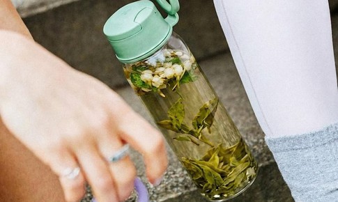 4 loại đồ uống giúp ổn định đường huyết khi đi du lịch đường dài