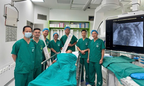 Đặt stent graft cứu bệnh nhân phình động mạch chủ ngực khổng lồ đến 89mm