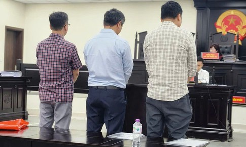 Cựu hiệu trưởng hầu tòa vì 'ăn chặn' tiền A80 của hơn 900 sinh viên