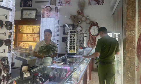 Khởi tố Nguyễn An Bình, tạm giữ 156 đồng hồ Rolex, Omega