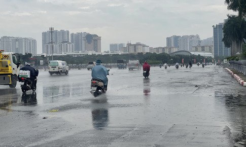 Sau mưa lớn, các 'điểm đen' ngập úng Hà Nội ra sao?