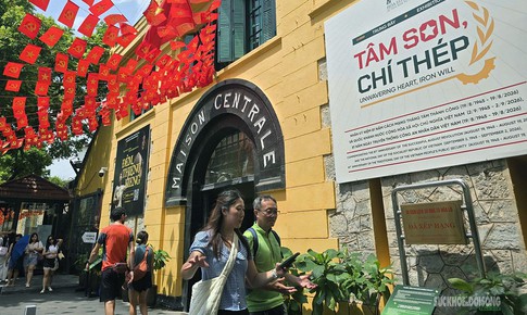 'Tâm son, chí thép' thu hút người dân Thủ đô