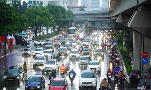 Miền Bắc mưa dông rải rác, Trung Bộ duy trì nắng nóng gay gắt