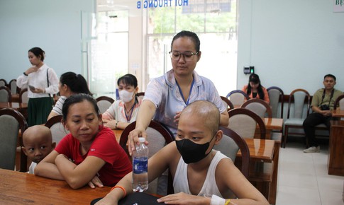 Trao tặng 60.000 ly sữa dinh dưỡng cho các bệnh nhi ung thư