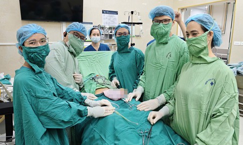 Tưởng bụng to do tăng cân, bé gái 15 tuổi mang khối u gần 30cm