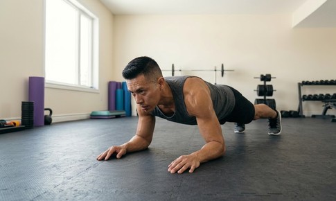 Plank có ảnh hưởng đến khớp? Ai nên thận trọng khi tập?