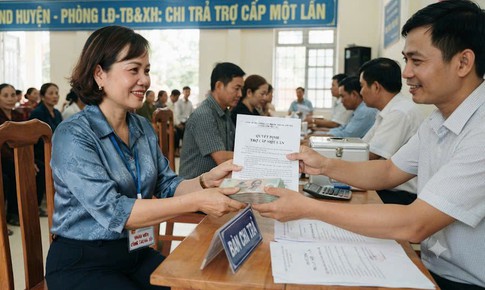 Tăng trợ cấp một lần đối với công nhân, viên chức quốc phòng thôi việc, chuyển ngành