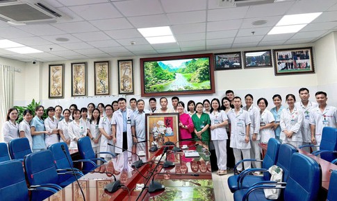 Ca ghép phổi thứ 15 được xuất viện: Vợ bệnh nhân rưng rưng cảm ơn y bác sĩ