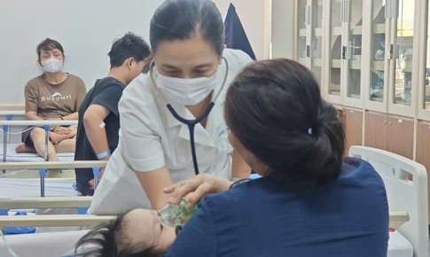 Vì sao RSV triệu chứng như cúm, nhưng trẻ sơ sinh dễ suy hô hấp, nguy kịch?