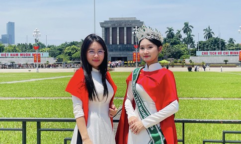 Người dân nô nức về Quảng trường Ba Đình chụp ảnh dịp Quốc khánh