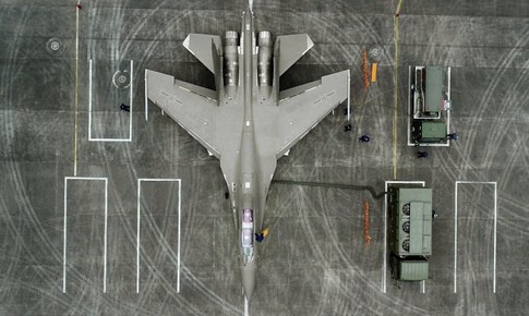 Tiêm kích J-16 Trung Quốc so tài Rafale Pháp tranh đoạt ngôi vị 'bá chủ bầu trời'