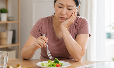 Vì sao người trên 50 tuổi ăn càng ít vẫn khó giảm cân?