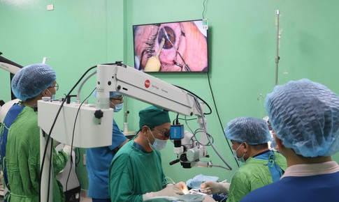 Thách thức chẩn đoán thoái hóa hoàng điểm tuổi già thể ướt giai đoạn sớm