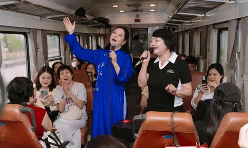 'Khúc ca Blouse trắng' và hành trình mang âm nhạc đến bệnh viện