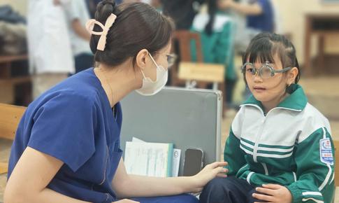 Tỷ lệ tật khúc xạ gia tăng, trẻ hoá: Chuyên gia nhãn khoa khuyến nghị gì?
