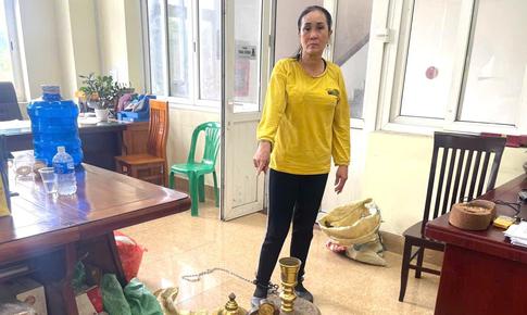 Vừa trộm lư hương ở đền thờ liệt sĩ gặp công an
