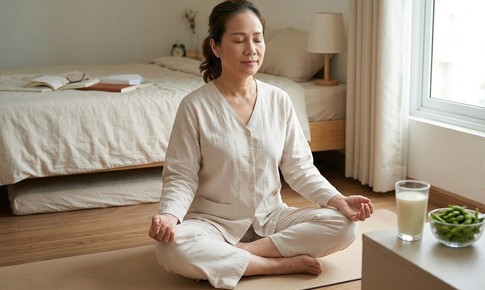 Biện pháp tự nhiên giúp giảm cơn bốc hỏa ban đêm khi mãn kinh
