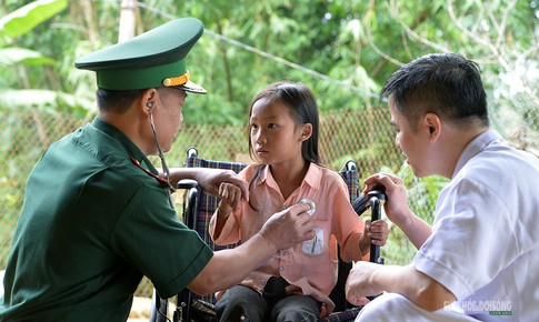 Những người lặng lẽ nâng bước trẻ em nơi biên cương