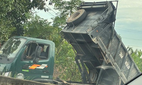 Xử phạt nhiều trường hợp đổ chất thải sinh hoạt không đúng quy định