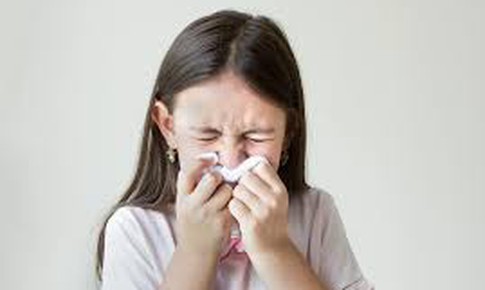 Đau mỏi người khi bị cảm, cúm: Ai dễ gặp triệu chứng nặng hơn?