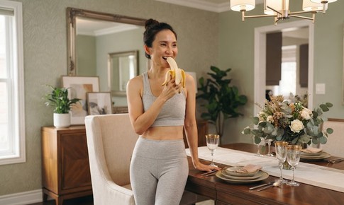 Có nên ăn một quả chuối trước khi tập thể dục buổi sáng?