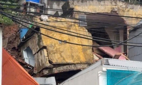 Mưa lớn ở Thanh Hóa: Sơ tán 60 người trước nguy cơ nhà đổ từ sườn đồi