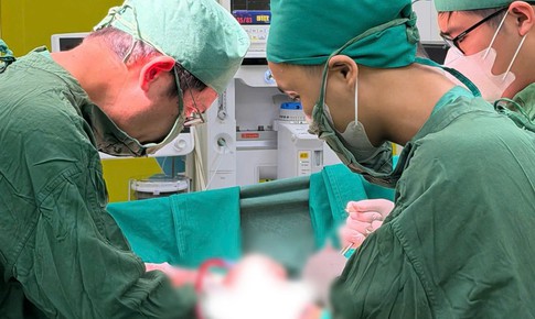 Ngã từ độ cao 3 mét, thiếu niên 16 tuổi vỡ lách độ V nghiêm trọng