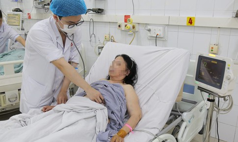 Nhiều ngày mệt mỏi nhưng ngại phiền con, người phụ nữ tái phát đột quỵ