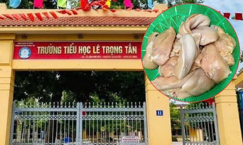 Khẩn trương kiểm tra vụ tôm ươn, thịt gà có mùi lạ tại bếp ăn bán trú