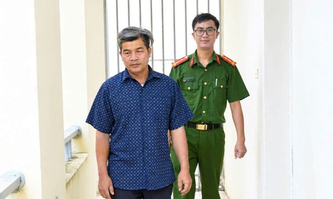 Bắt ông bố livestream 'bênh con gái' làm náo loạn bệnh viện