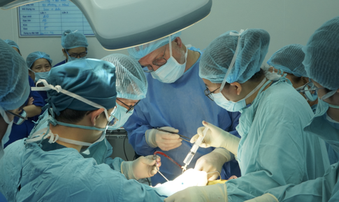 TPHCM lần đầu cấy thành công điện cực thính giác thân não cho trẻ điếc bẩm sinh