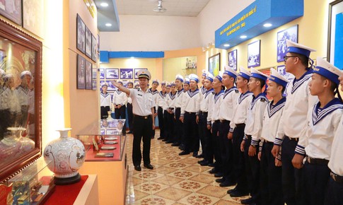 Từ đất liền đến đảo xa, Vùng 4 Hải quân sôi nổi mừng Quốc khánh 2/9