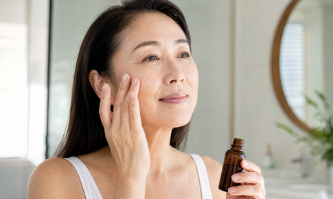 7 thói quen buổi sáng giúp bảo vệ làn da ở tuổi trung niên
