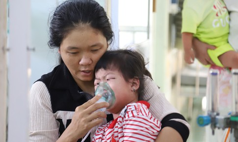 Không khí mờ đục, thời tiết thất thường: Bác sĩ cảnh báo những bệnh trẻ dễ mắc