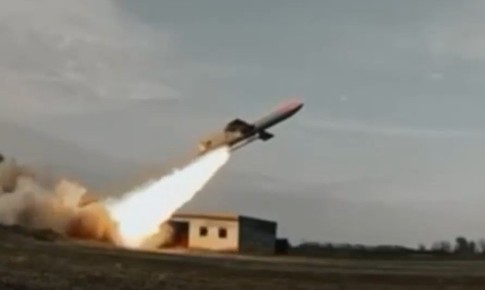 Ukraine sử dụng hàng chục loại vũ khí tầm xa tấn công Nga