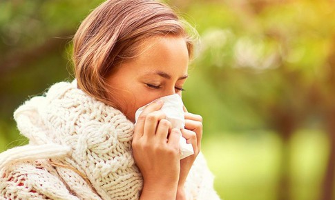 Vì sao một số người trưởng thành đột nhiên bị dị ứng dù lúc nhỏ không mắc?