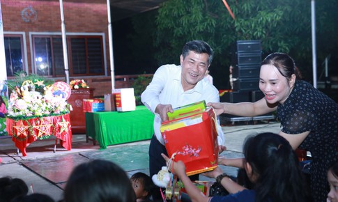 Vầng trăng yêu thương dành tặng trẻ em có hoàn cảnh đặc biệt