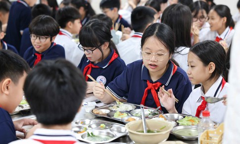 Nâng trần tiền ăn bán trú: Phụ huynh kỳ vọng chất lượng nhưng lo chi phí