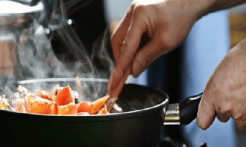Những thực phẩm người nhiễm HIV nên tránh để bảo vệ hệ miễn dịch