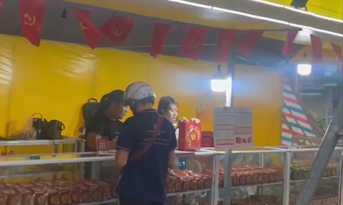 Thị trường bánh Trung thu ngày Rằm tháng 8: Từ cảnh xếp hàng 'rồng rắn' đến làn sóng bán tháo, xả kho giá rẻ