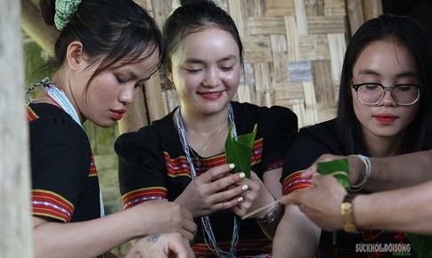 Độc đáo Tết mùa người Giẻ - Triêng giữa lòng Hà Nội