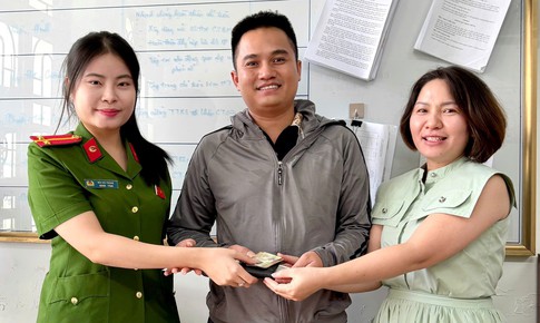 Hành động đẹp của nữ giáo viên dạy trẻ khuyết tật khi nhặt được tiền rơi