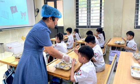Hà Nội: Tạm dừng tổ chức bữa ăn bán trú tại Trường Tiểu học Quảng Bị 2