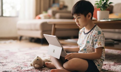 5 cách giúp trẻ giảm thời gian dùng điện thoại, máy tính bảng