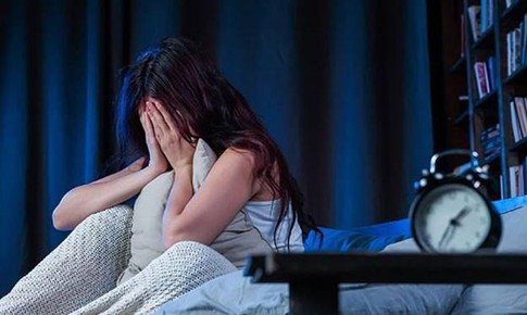Thức khuya có gây suy thận không?